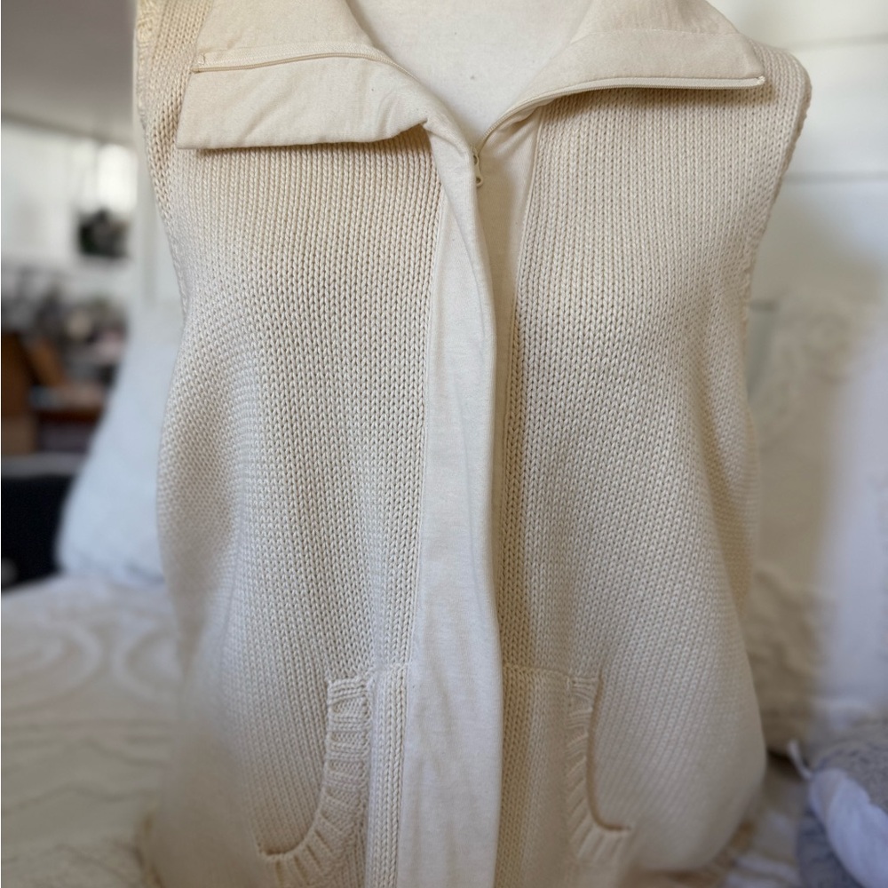 Eileen Fisher Cream Knit Sleeveless Zip-Up Vest